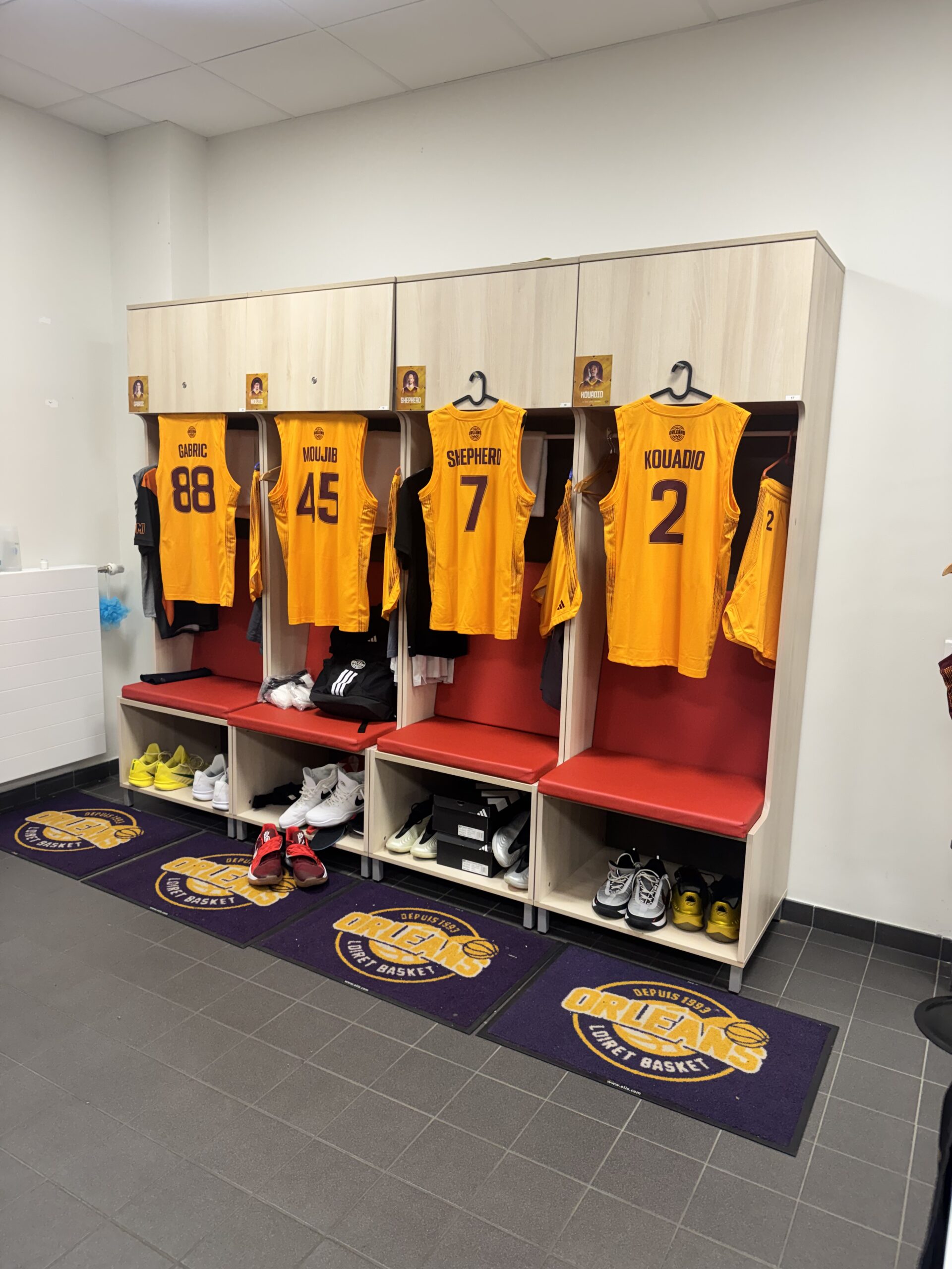 Le vestiaire officiel des joueurs de l'Orléans Loiret Basket